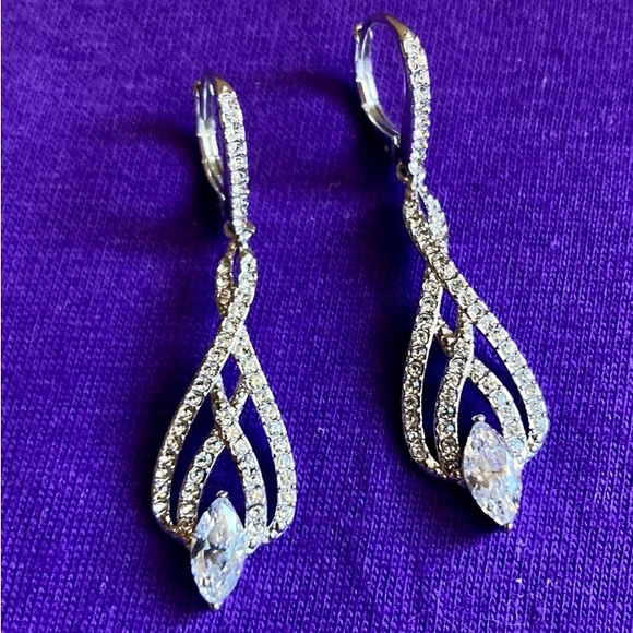 Silver Fashion Elegant Earrings with Cubic Zirconium - Picture 2 of 7